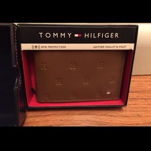 Tommy Hilfiger Wallet.